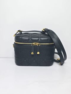 （分類：）位於 。 由 mshluxurycollective 提交（商品編號 1443960652，圖片 1）。簡介： 。