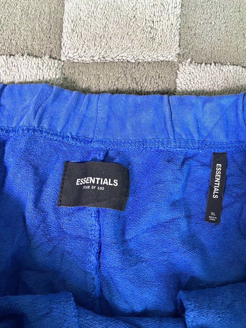 ESSENTIALS (Category: Shorts) located in Davao. Submitted by the_rare_hustla (Listing ID 1443924843, Image 3). Description: ESSENTIALS Issue Washable Stain Need Wash Only Color rate 9/10 Width - 38-40 Length - 22 Size XL on tag Dm If Interested!.