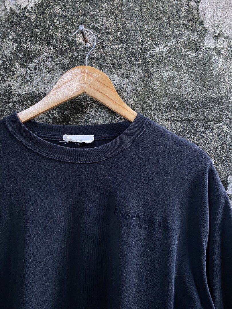 ESSENTIALS (Category: Tshirts & Polo Shirts ) located in Alburquerque. Submitted by sunfloraa (Listing ID 1444002131, Image 3). Description: W 24 L 28 Excellent condition.