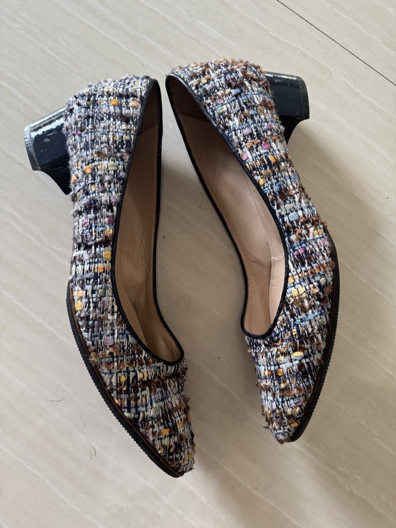 Excellent condition authentic Manolo Blahnik tweed pumps 40.5 (Category: Heels) located in Muntinlupa City. Submitted by shophen (Listing ID 1443914266, Image 2). Description: .