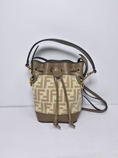 （分類：）位於 。 由 mshluxurycollective 提交（商品編號 1444004178，圖片 1）。簡介： 。