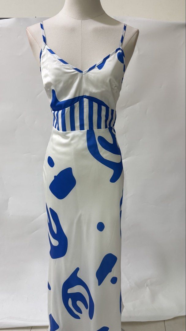Fortunateone (Category: Dresses) located in Kuala Lumpur. Submitted by november___18 (Listing ID 1444101775, Image 2). Description: Two layer , side zip Bust : 80 cm Waist : 64 cm Hips : 94 cm Length : 125 cm not include strap .