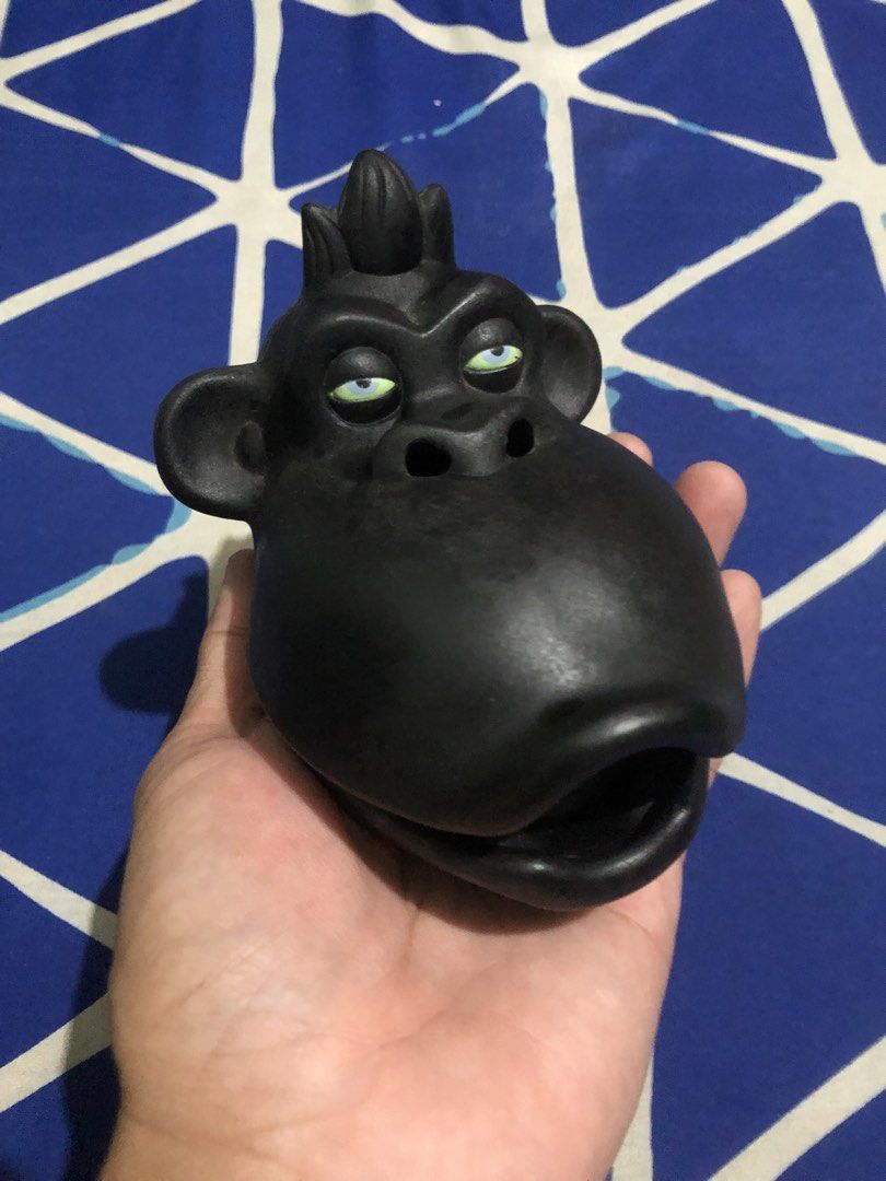 Gorilla kong incense burner desk display (Category: Home Fragrance) located in Quezon City. Submitted by markgolveo (Listing ID 1444022482, Image 3). Description: Gorilla kong incense burner desk display.