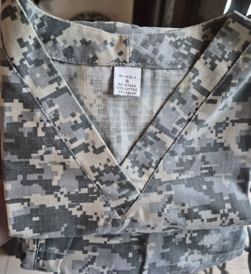 Grey Digital Camo Scrubs Set S (Category: Sets or Coordinates) located in Pila. Submitted by dmlmd (Listing ID 1443984517, Image 1). Description: Thick Not See through Matibay. Can keep up with you for more than 24 hours 😀 PM for more pics .