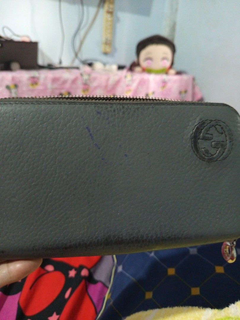 Gucci Leather Zip Around Wallet from japan (Category: Luxury Bags & Wallets) located in Gapan. Submitted by cristina_adofina (Listing ID 1443945483, Image 2). Description: - Authentic Gucci black leather zip-around wallet - Iconic embossed GG logo on the front - Ample card slots and compartments for organization - Smoothly functioning zipper - A classic and essential Gucci piece.preloved .Gucci underzip .selling low na lan .may konti discolaratio