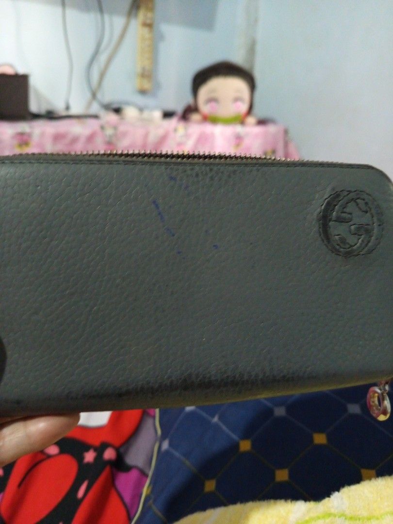 Gucci Leather Zip Around Wallet from japan (Category: Luxury Bags & Wallets) located in Gapan. Submitted by cristina_adofina (Listing ID 1443945483, Image 1). Description: - Authentic Gucci black leather zip-around wallet - Iconic embossed GG logo on the front - Ample card slots and compartments for organization - Smoothly functioning zipper - A classic and essential Gucci piece.preloved .Gucci underzip .selling low na lan .may konti discolaratio