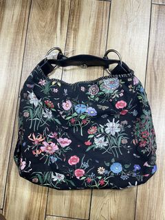 (Category: ) located in . Submitted by handmedownfinds (Listing ID 1444027107, Image 1). Description: .