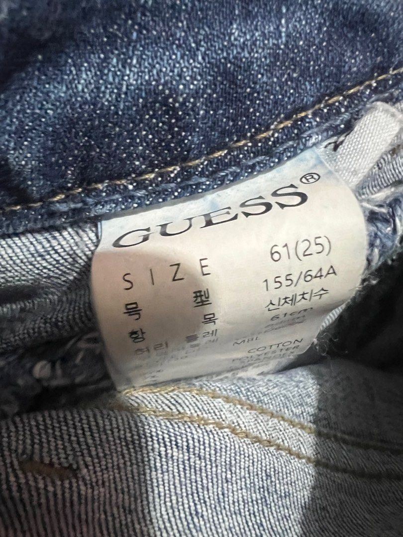 Guess Black Jeans Size 61 (Category: Jeans) located in Marikina City. Submitted by declutteringcarly (Listing ID 1443971643, Image 3). Description: - Guess Jeans - Dark Wash - Size 61 (26-27) - Decorative stitching on front pockets - Button fly closure - Material: Cotton and Polyester - like new hindi.