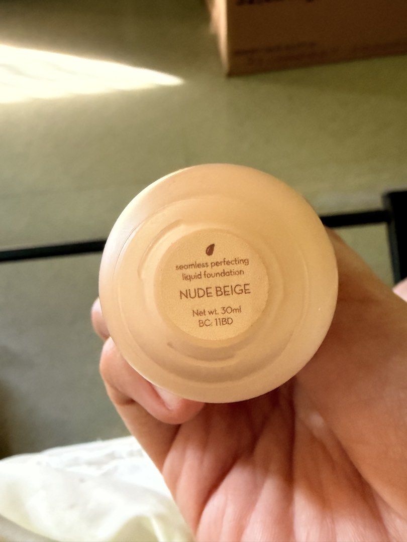Happy Skin seamless perfecting liquid foundation (Category: Makeup) located in Surigao. Submitted by danielleeee9 (Listing ID 1443991957, Image 2). Description: .