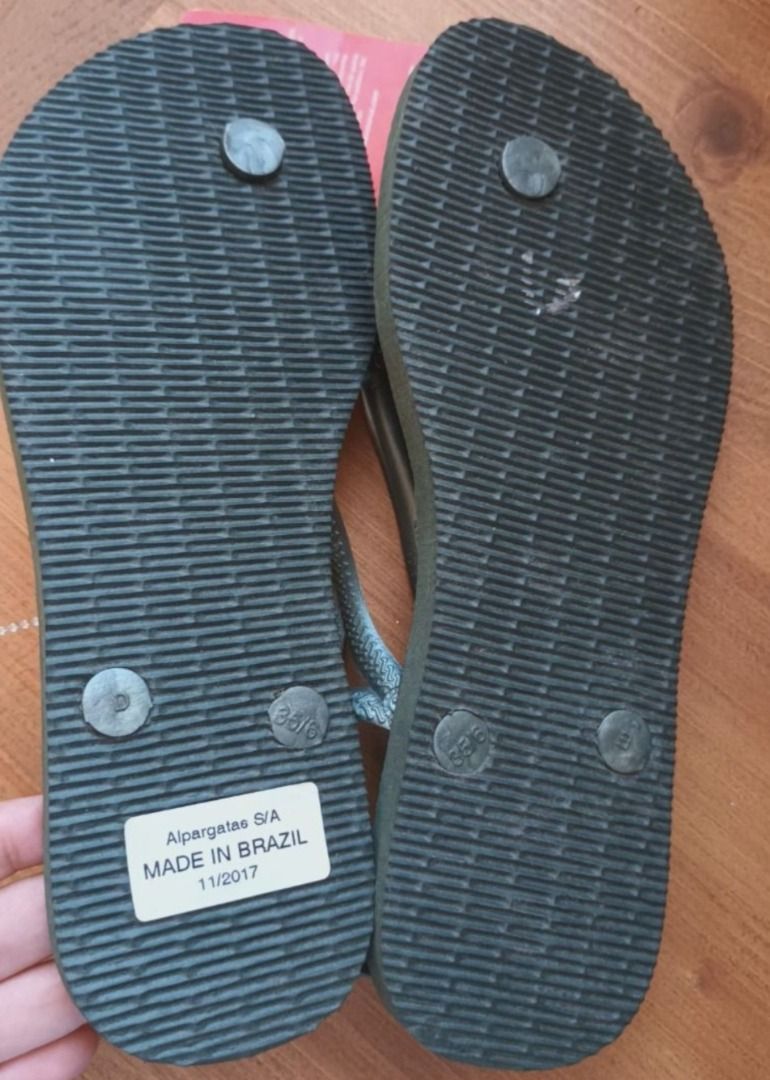 Havaianas Green Olive Thong Sandals with Embellishment (Category: Flats & Sandals) located in Pasay City. Submitted by purefox-b7f3 (Listing ID 1444038549, Image 3). Description: - Authentic Havaianas thong sandals -Jewel still has a protective film - Color: Olive Green - Size: 35-36(Women's) - Features a pretty embellishment on the strap - Made in Brazil - Comfortable and durable rubber material - Original tag still attached.