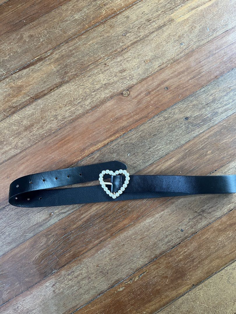 Heart Pearl Belt (Category: Belts) located in Paranaque City. Submitted by andiesarchives (Listing ID 1443939937, Image 2). Description: ‼️BOUGHT IN JAPAN, NEVER USED .