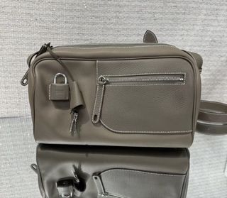 （分類：）位於 。 由 bellize.luxury 提交（商品編號 1444068858，圖片 1）。簡介： 。