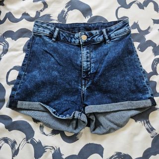 (Category: ) located in . Submitted by k_closetsale (Listing ID 1444074149, Image 1). Description: .