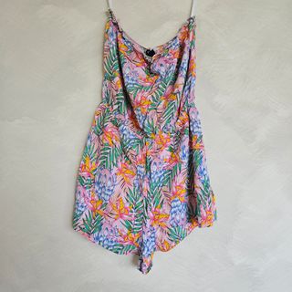 (Category: ) located in . Submitted by k_closetsale (Listing ID 1443951294, Image 1). Description: .