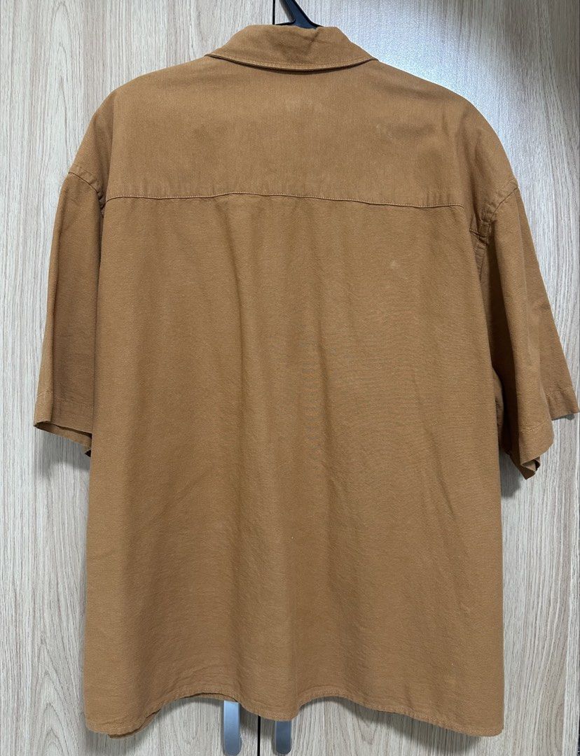 H&M Short Sleeve Button Up Shirt (Category: Tshirts & Polo Shirts ) located in Manila. Submitted by gpreloved2026 (Listing ID 1444006935, Image 2). Description: - Brand: H&M - Color: Brown - Sleeves: Short sleeve - Style: Button-up shirt Shipping c/o buyer No return, no exchange .
