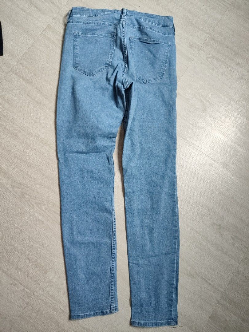 H&M skinny denim jeans (Category: Jeans) located in Marikina City. Submitted by ja_yne_ (Listing ID 1443983332, Image 2). Description: used once only.