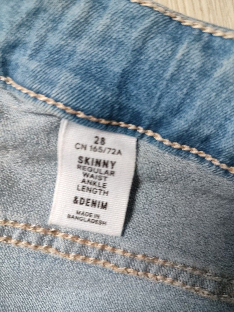 H&M skinny denim jeans (Category: Jeans) located in Marikina City. Submitted by ja_yne_ (Listing ID 1443983332, Image 3). Description: used once only.