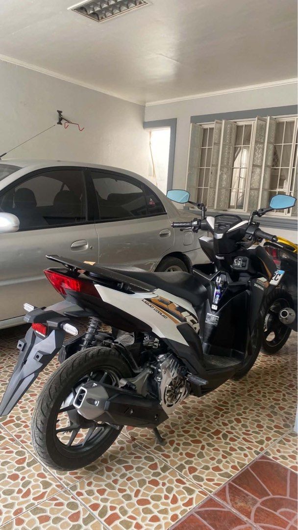 Honda Click v2 2022 1st Owner (Category: Motorbikes for Sale) located in Manila. Submitted by jamesdc1999 (Listing ID 1443957422, Image 3). Description: Selling to Upgrade 1st Owner Original Papers Plate Number All Stock Alagang Premium Gas Honest Issue: Dents As seen in Picture.