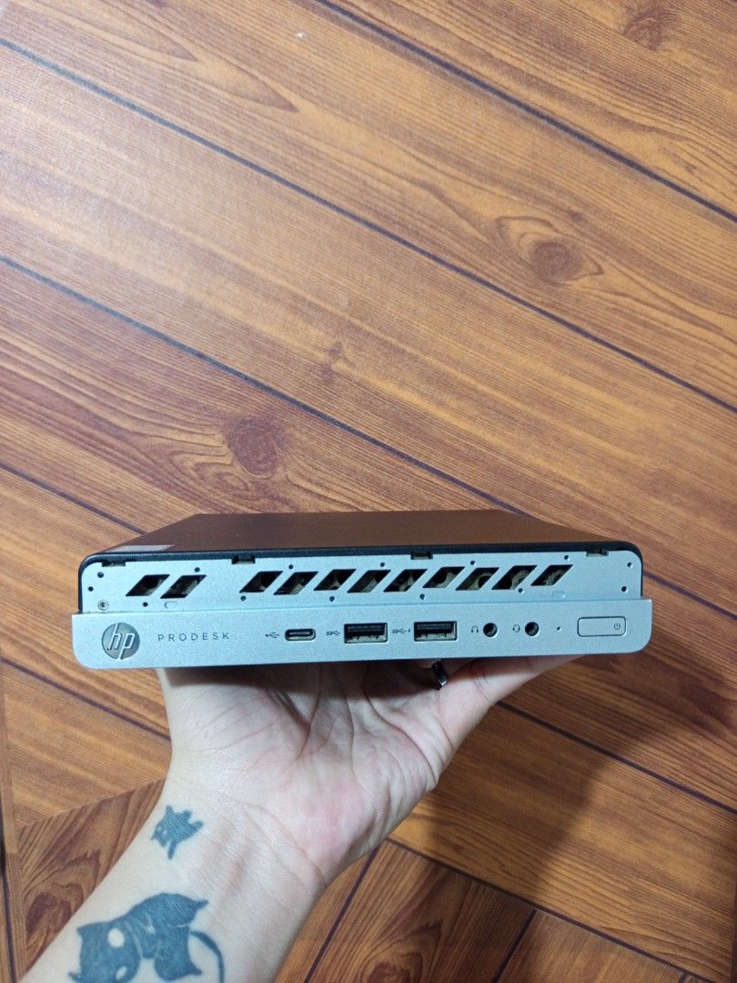 HP ProDesk 600 G5 Mini PC - i5 9th gen compelte set or mini pc only (Category: Desktops) located in Manila. Submitted by royce01 (Listing ID 1444073835, Image 3). Description: Key Specifications: Processor: Intel Core i5-9500T (Efficient and fast 9th Gen processor) RAM: 8GB DDR4 Storage: 224GB SSD (Ensures fast boot times and snappy performance) Graphics: Intel UHD Graphics 630 Ports: Features a wide range of connectivity, including USB-C, multip