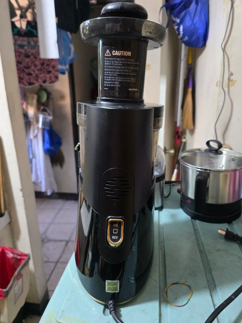 Hurom H-AA-BBF17 Juice Extractor (Category: Juicers, Blenders & Grinders) located in Manila. Submitted by vastlion_cbbc9b (Listing ID 1443963785, Image 3). Description: - Hurom Slow Juicer - Model: H-AA-BBF17 - Color: Black with Gold Trim - Origin: Made in Korea - Power: 220V, 60Hz, 150W - Ideal for making fresh juices at home - In good working condition - Selling because of underutilization.