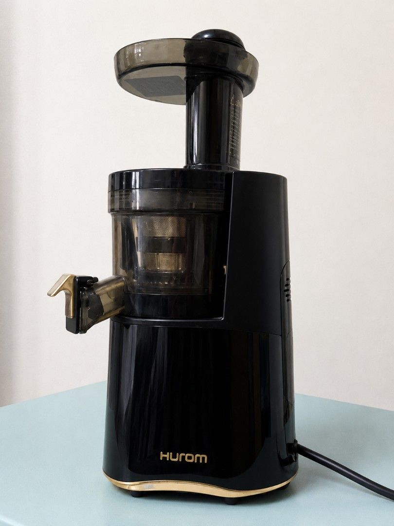 Hurom H-AA-BBF17 Juice Extractor (Category: Juicers, Blenders & Grinders) located in Manila. Submitted by vastlion_cbbc9b (Listing ID 1443963785, Image 1). Description: - Hurom Slow Juicer - Model: H-AA-BBF17 - Color: Black with Gold Trim - Origin: Made in Korea - Power: 220V, 60Hz, 150W - Ideal for making fresh juices at home - In good working condition - Selling because of underutilization.