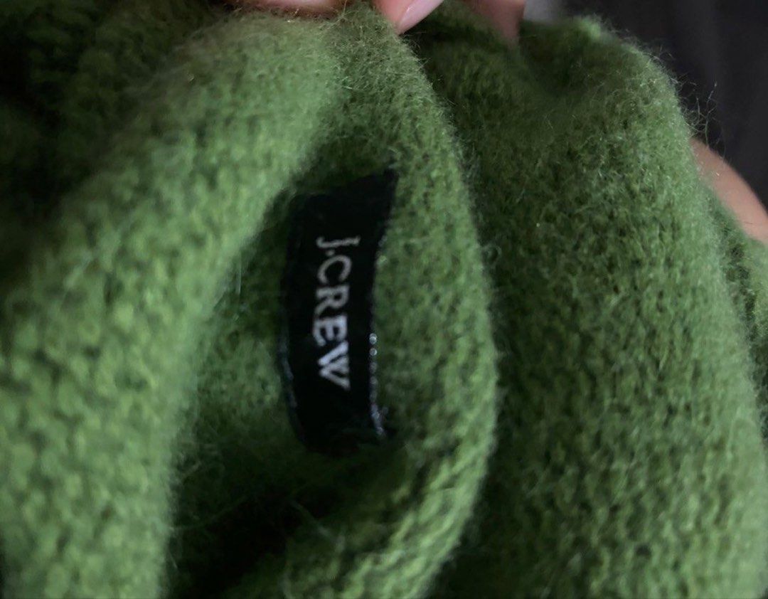 J. Crew Green Turtleneck Sweater (Category: Longsleeves) located in Cainta. Submitted by icee06 (Listing ID 1443939792, Image 2). Description: - Thrifted in Japan - Made with soft knit material -Used once, smooth fabric -Walang himulmol -With small hole (see pics) but barely noticeable -Fits Med-Large -Oversized.