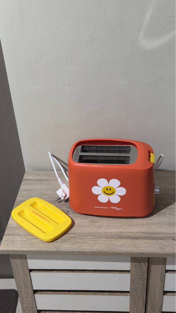 Jennieroom x Wiggle Wiggle Daisy Bread Toaster Orange (Category: Ovens & Toasters) located in Quezon City. Submitted by itsyvrae (Listing ID 1444077117, Image 1). Description: Cute orange toaster with daisy design (Jennieroom x Wiggle Wiggle). New in box..