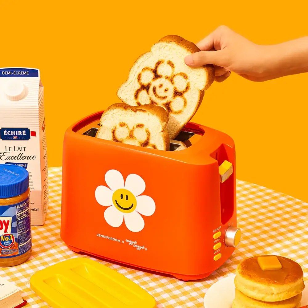 Jennieroom x Wiggle Wiggle Daisy Bread Toaster Orange (Category: Ovens & Toasters) located in Quezon City. Submitted by itsyvrae (Listing ID 1444077117, Image 2). Description: Cute orange toaster with daisy design (Jennieroom x Wiggle Wiggle). New in box..