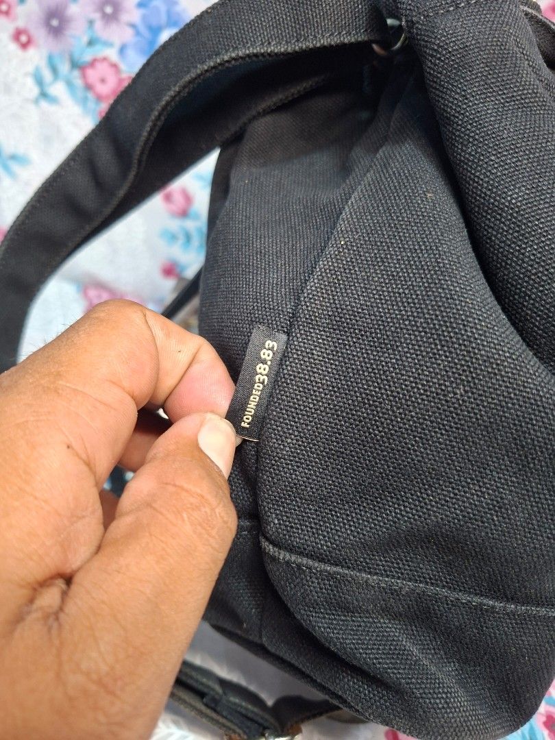 KANGOL BUCKET BAG (Category: Shoulder Bags) located in General Mariano Alvarez. Submitted by adonid (Listing ID 1444048435, Image 3). Description: GOOD CONDITION ORIGINAL KANGOL BUCKET BAG NO ISSUE NORMAL SIGN OF USAGE ONLY.