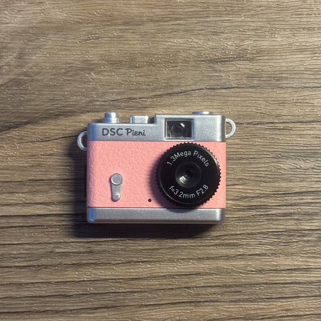 KENKO DSC Pieni Compact Camera Toy from Japan (Category: Cameras) located in San Fernando. Submitted by iliwys00 (Listing ID 1444091885, Image 1). Description: barely used, SD card not included bought in Japan.