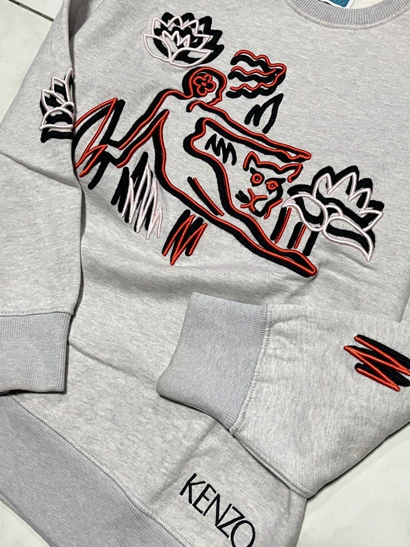 Kenzo Sweatshirt - Memento 3 collection (Category: Coats, Jackets and Outerwear) located in Lucban. Submitted by rep.rznt (Listing ID 1444004741, Image 3). Description: Condition : Excellent Color rate: 9.5/10 Dimes: 20 width 26 length Issue: None.