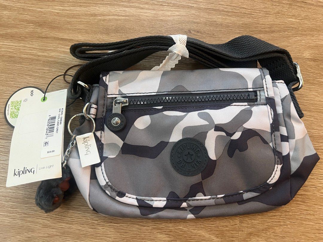 Kipling (Category: Cross-body Bags) located in Singapore. Submitted by darogirl38 (Listing ID 1444027056, Image 3). Description: Camo sling bag .