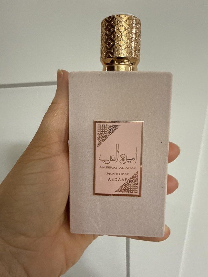 Lattafa Asdaaf Ameerat Al Arab Prive Rose Eau de Parfum 100ml (Category: Fragrance & Deodorants) located in Mandaluyong City. Submitted by shielalovess (Listing ID 1443980415, Image 2). Description: - Brand: Asdaaf - Fragrance Name: Ameerat Al Arab Prive Rose - Type: Eau de Parfum - Size: 100ml - Scent Profile: Lovely and floral - Bottle: Soft pink velvet texture with a gold cap - Packaging: Pink box with gold lettering - Ideal for: Gifting or pe
