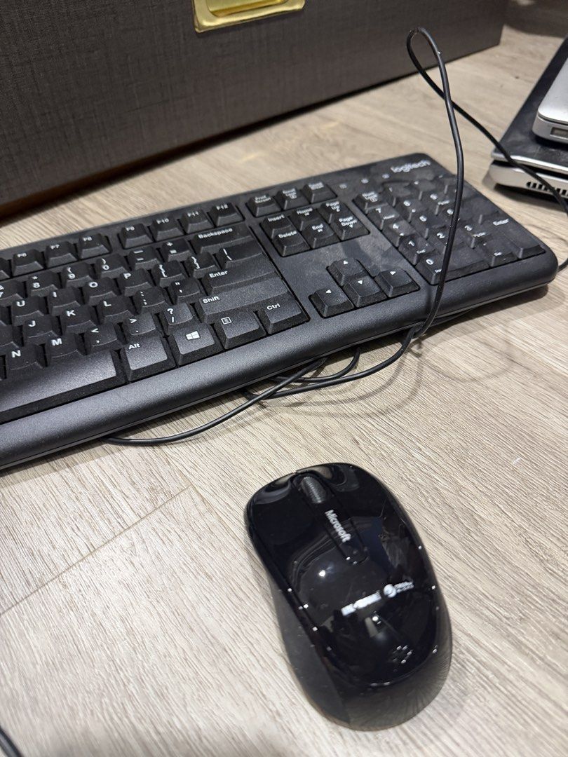 Logitech Wired Keyboard and Microsoft Wired Mouse483844910157680644