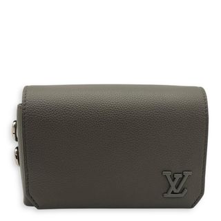 (Category: ) located in . Submitted by carousellluxury (Listing ID 1426022692, Image 1). Description: .