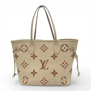 (Category: ) located in . Submitted by carousellluxury (Listing ID 1409151113, Image 1). Description: .