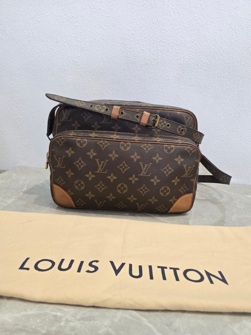 Louis Vuitton Nile Bag 28cm Authentic💯💯 (Category: Luxury Bags & Wallets) located in Davao. Submitted by SecondhandItems97 (Listing ID 1443997412, Image 1). Description: Medium size Includes LV dustbag.