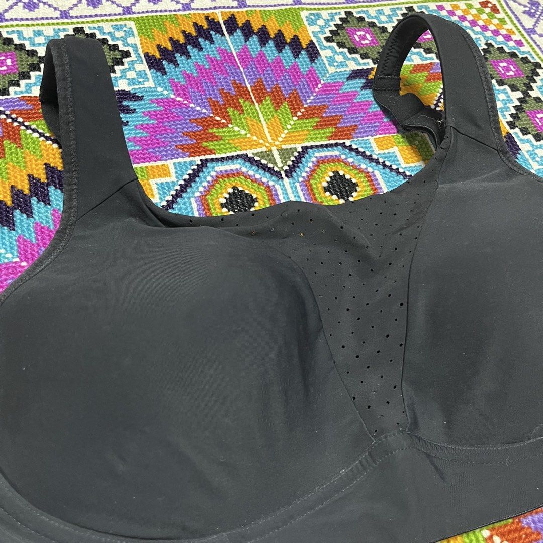 Lululemon Black Sports Bra 36D (Category: Activewear) located in Dagupan City. Submitted by vernzkee (Listing ID 1443972816, Image 2). Description: - Brand: Lululemon - Color: Black - Size: 36D - Best for: Running & Training - Features: Good support, breathable mesh panels, adjustable straps, hook-and-eye closure - Condition: Great for workouts.
