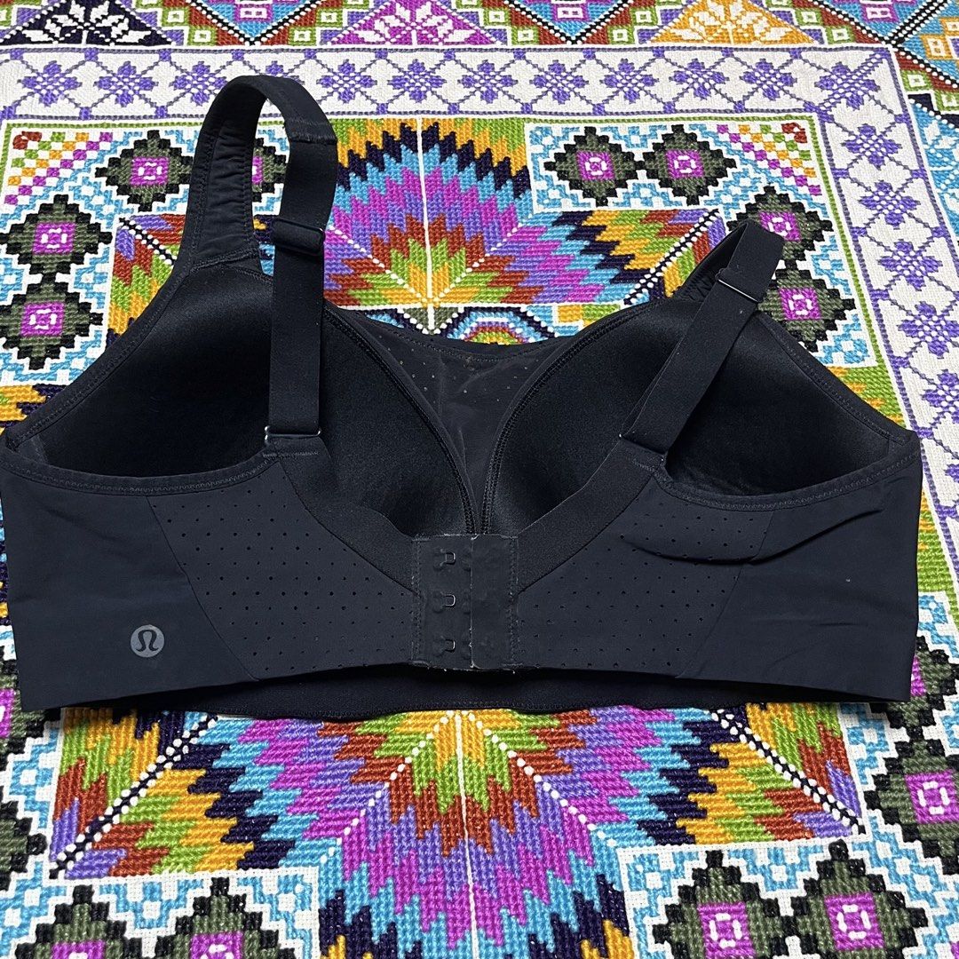 Lululemon Black Sports Bra 36D (Category: Activewear) located in Dagupan City. Submitted by vernzkee (Listing ID 1443972816, Image 3). Description: - Brand: Lululemon - Color: Black - Size: 36D - Best for: Running & Training - Features: Good support, breathable mesh panels, adjustable straps, hook-and-eye closure - Condition: Great for workouts.