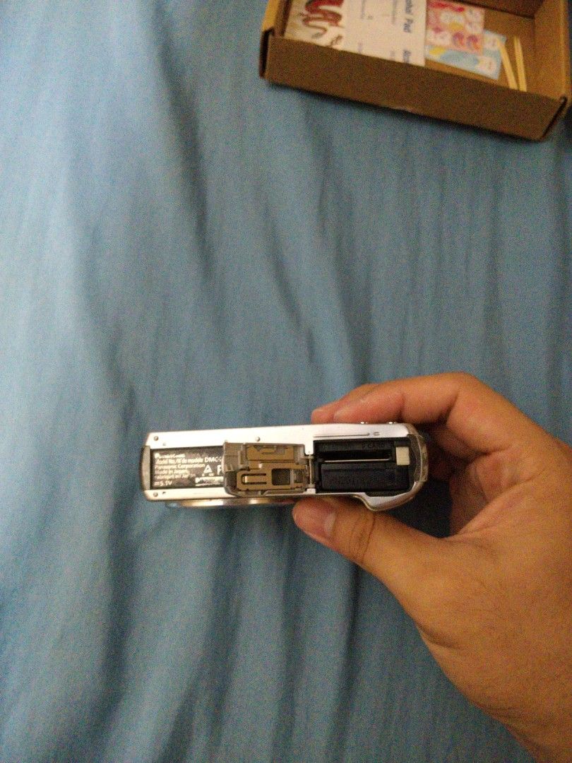 Lumix ZS20 (UNTESTED) (Category: Cameras) located in Bayombong. Submitted by kina_08 (Listing ID 1443947410, Image 3). Description: Untested w/ battery tried charging yung battery nya kaso deadbatt sya so di ko matest, also may mga scratches sa body and chip sa paint. Napipindot naman mga buttons and walang bitak yung screen, malinis din battery compartment inclusion: Unit battery (deadbatt) no return, no refund MOD: LBC or JNT MOP: GCASH or COP 