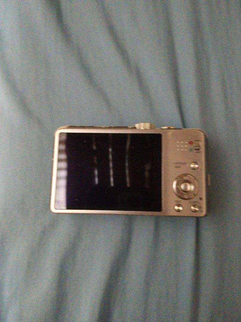 Lumix ZS20 (UNTESTED) (Category: Cameras) located in Bayombong. Submitted by kina_08 (Listing ID 1443947410, Image 2). Description: Untested w/ battery tried charging yung battery nya kaso deadbatt sya so di ko matest, also may mga scratches sa body and chip sa paint. Napipindot naman mga buttons and walang bitak yung screen, malinis din battery compartment inclusion: Unit battery (deadbatt) no return, no refund MOD: LBC or JNT MOP: GCASH or COP 