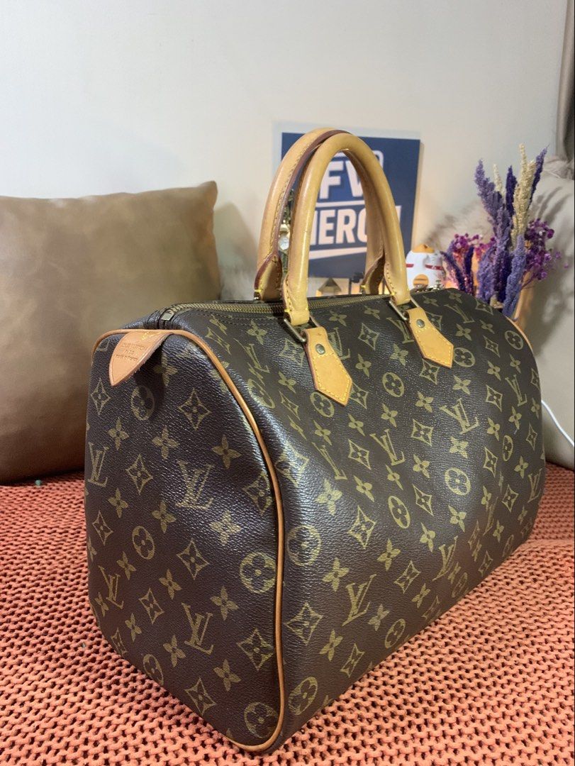 LV Speedy Size 35 Coded with Lock (no key) (Category: Luxury Bags & Wallets) located in Mandaluyong City. Submitted by fv_merch (Listing ID 1395895897, Image 1). Description: Super nice leather; #speedy35 Coded with lock (no key). No major flaws Size 35 ⚠️ Logo and trademarks are the property of their respective owners. We are not affiliated with, endorsed by, or associated with the brand. All items are legally acquired preloved goods..