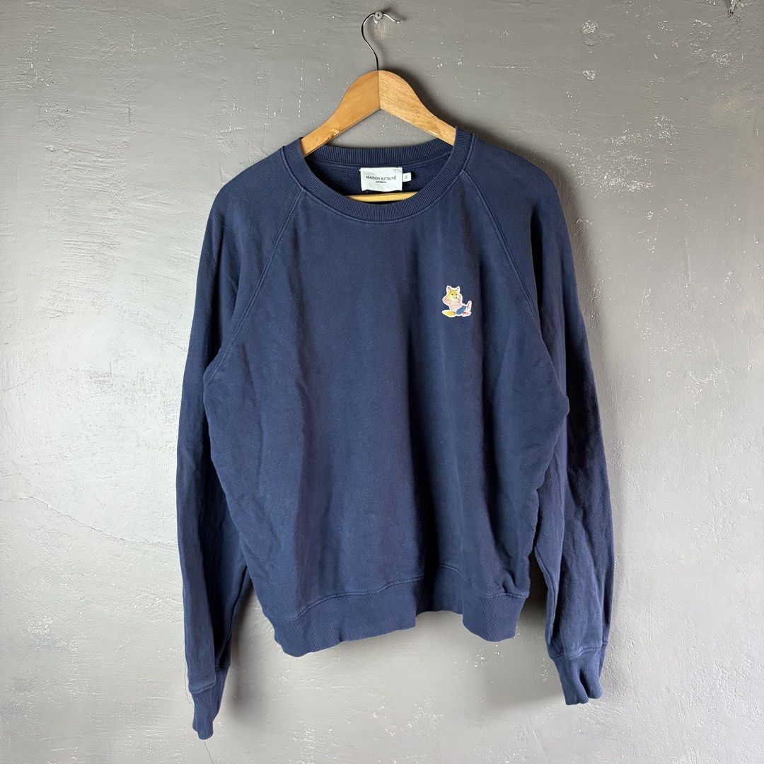 Maison Kitsune - Chillax Fox Patch Sweatshirt (Category: Luxury Apparel) located in Manila. Submitted by yourtherapist_ (Listing ID 1444033773, Image 1). Description: Maison Kitsune - Chillax Fox Patch Sweatshirt Medium Authentic Excellent condition No flaws Measurements (inches) Width - 23” Length - 25” .
