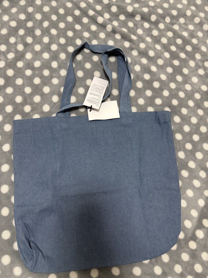 Marithe Tote Bag （分類：Tote Bags）位於 Hong Kong。 由 happy.shopaholics 提交（商品編號 1443984887，圖片 3）。簡介： New Marithe Year of the Horse Limited Classic Logo Tannin Shoulder Backpack - Size cm Width 45, height 35, depth 7, shoulder strap length 60 Material: Cotton 90%, polyester 7%, artificial silk 3% -。