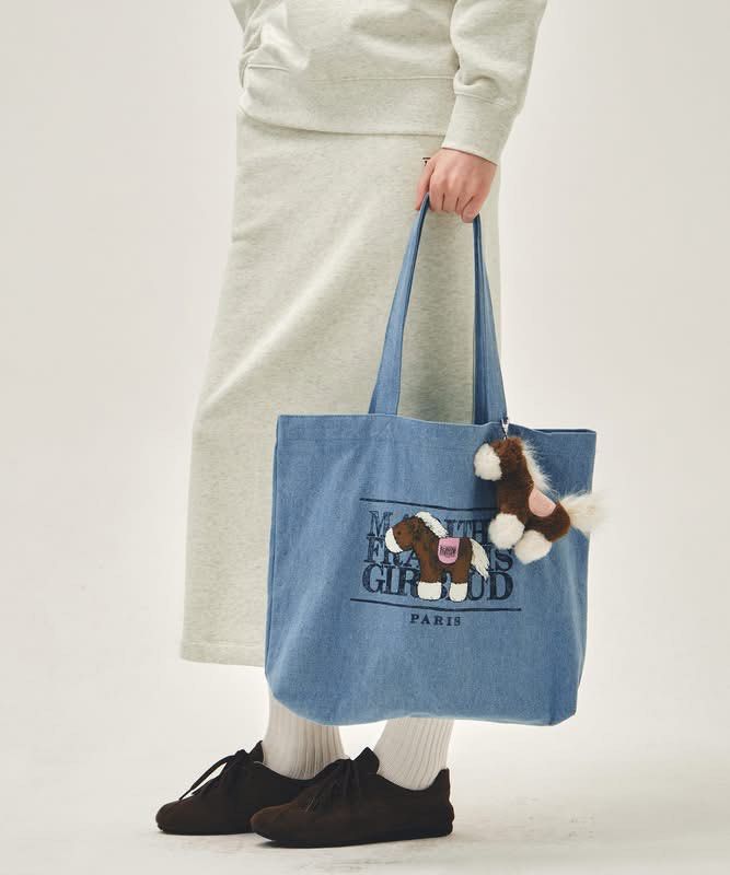 Marithe Tote Bag （分類：Tote Bags）位於 Hong Kong。 由 happy.shopaholics 提交（商品編號 1443984887，圖片 1）。簡介： New Marithe Year of the Horse Limited Classic Logo Tannin Shoulder Backpack - Size cm Width 45, height 35, depth 7, shoulder strap length 60 Material: Cotton 90%, polyester 7%, artificial silk 3% -。