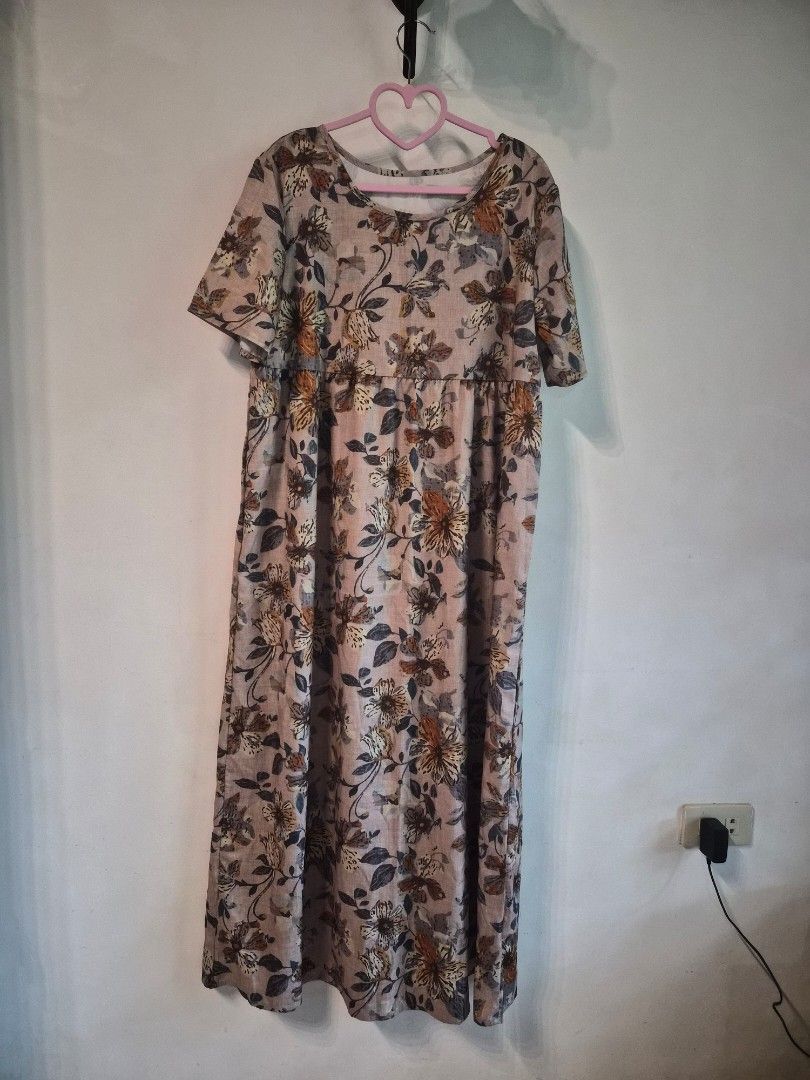 Maxi Floral Dress M (Category: Dresses) located in Pila. Submitted by dmlmd (Listing ID 1443983600, Image 2). Description: Used once for tea party.