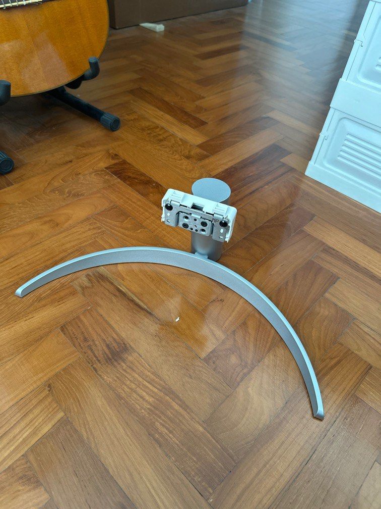 Monitor stand (Category: Monitor Screens) located in Singapore. Submitted by cheapstuff._ (Listing ID 1443959244, Image 1). Description: Came together with my LG monitor, model 27UP600K. Bought Jan 2026, didn’t use it as i use a monitor arm instead. Meetups below my block, near lakeside mrt. .