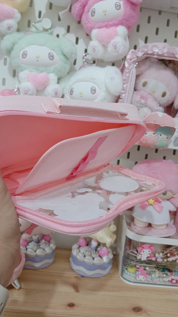 My Melody Pink Transparent Pencil Case (Category: Stationery & School Supplies) located in Manila. Submitted by masterlei (Listing ID 1444042455, Image 2). Description: - Adorable My Melody pencil case - Pink and transparent design - Features a convenient handle for easy carrying - Ample interior space for pens and stationery - Perfect for school or work organization.