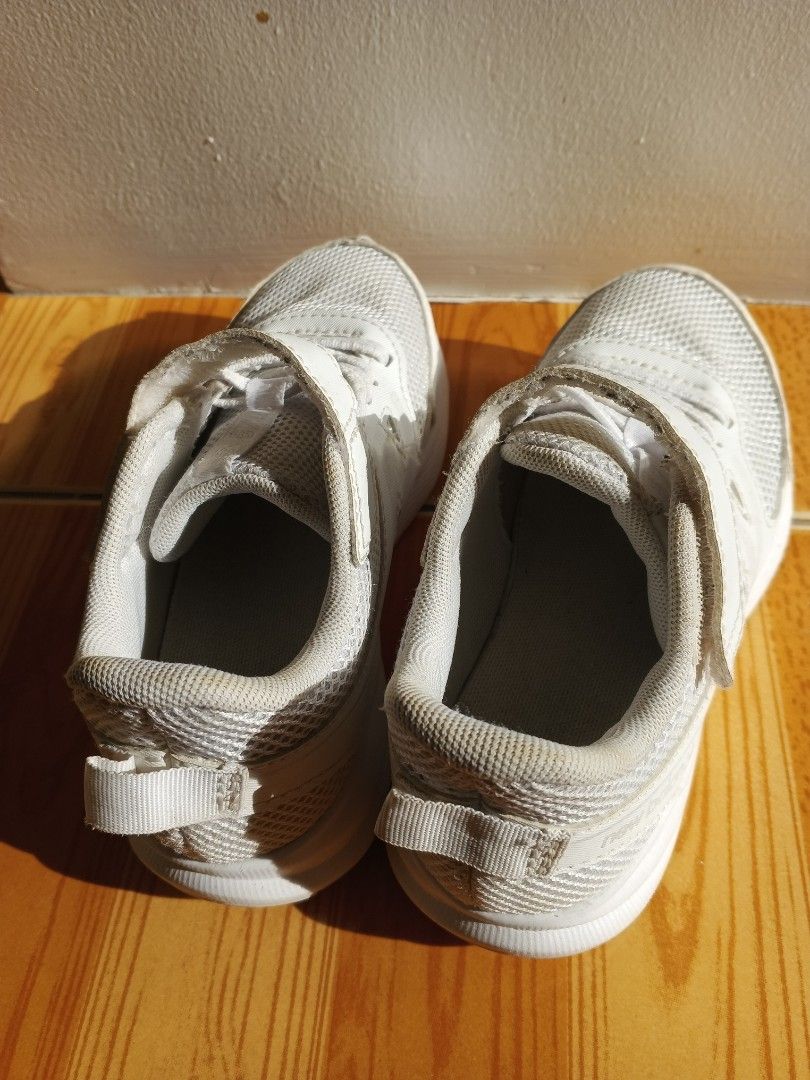 New Balance for kids (20 cm) (Category: Casual Shoes) located in Cainta. Submitted by tipidmode2023 (Listing ID 1444001916, Image 3). Description: please refer to the actual photos posted. item from Japan. size 13 US (19 or 20 cm) pick-up or lalamove only location: Genesis Royale 2 Subd. Cainta Rizal.