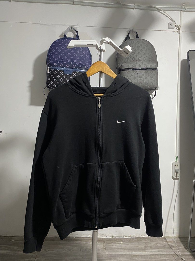 Nike Black Zip-Up Hoodie (Category: Coats, Jackets and Outerwear) located in Manila. Submitted by pm302957949932 (Listing ID 1443957384, Image 1). Description: Nike Vintage Sideswoosh Hoodie 21 x 25 Needwash 9.5/10 color rate.